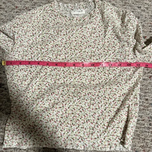 Storia Scalloped High Neck Dainty Long Sleeve Floral Tee- Size Medium - Picture 6 of 6